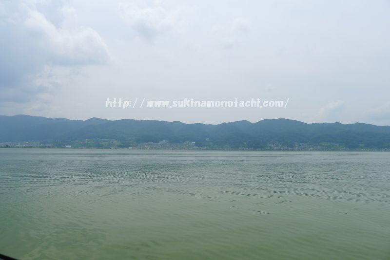 諏訪湖の遊覧船から見た諏訪湖の景色